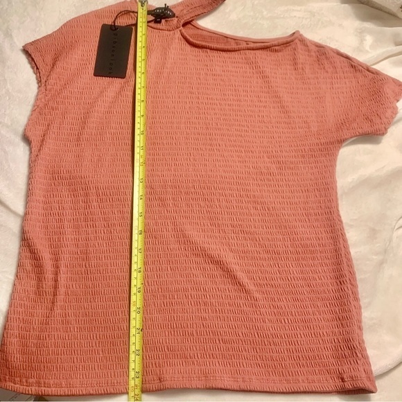 NWT Top XS Salmon Colored GibsonLook Waffled Crepe-like Fabric Asymmetrical Top - Picture 13 of 16